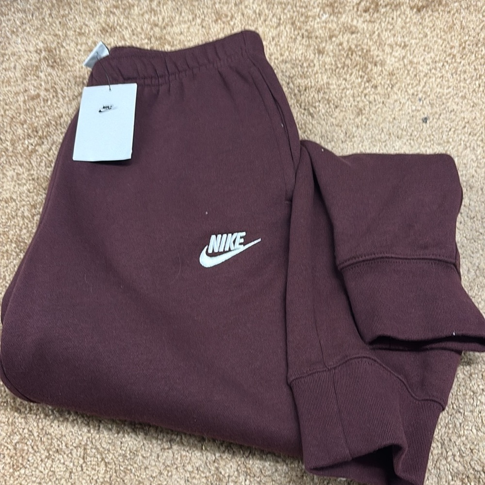 Nike Men’s Burgundy Sweatpants